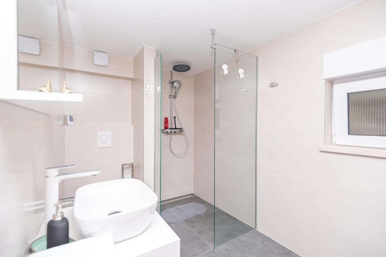 Apartment Emmi Omis Luaran gambar